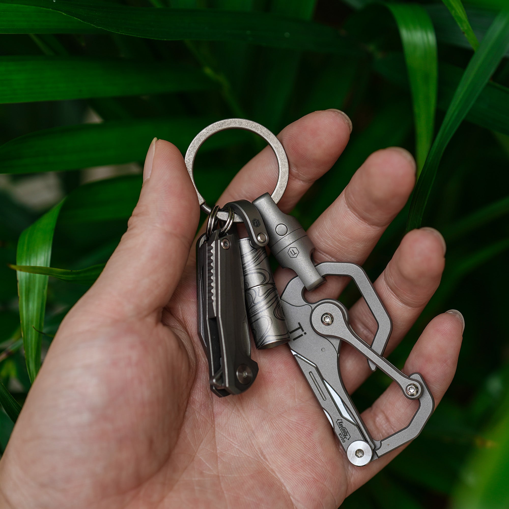 KA45 Titanium Swivel Key Ring