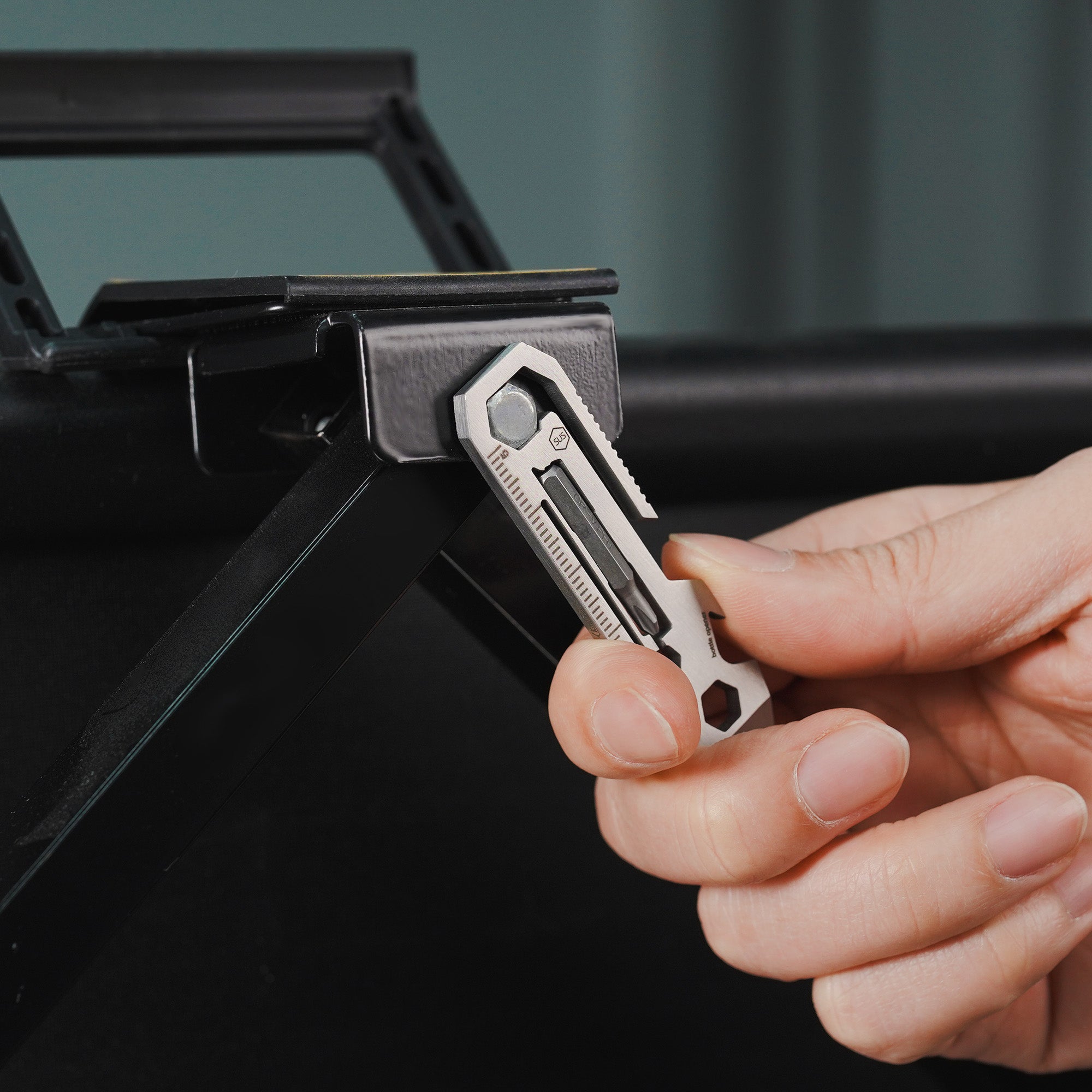 KR03 EDC Pry Bar Multitool