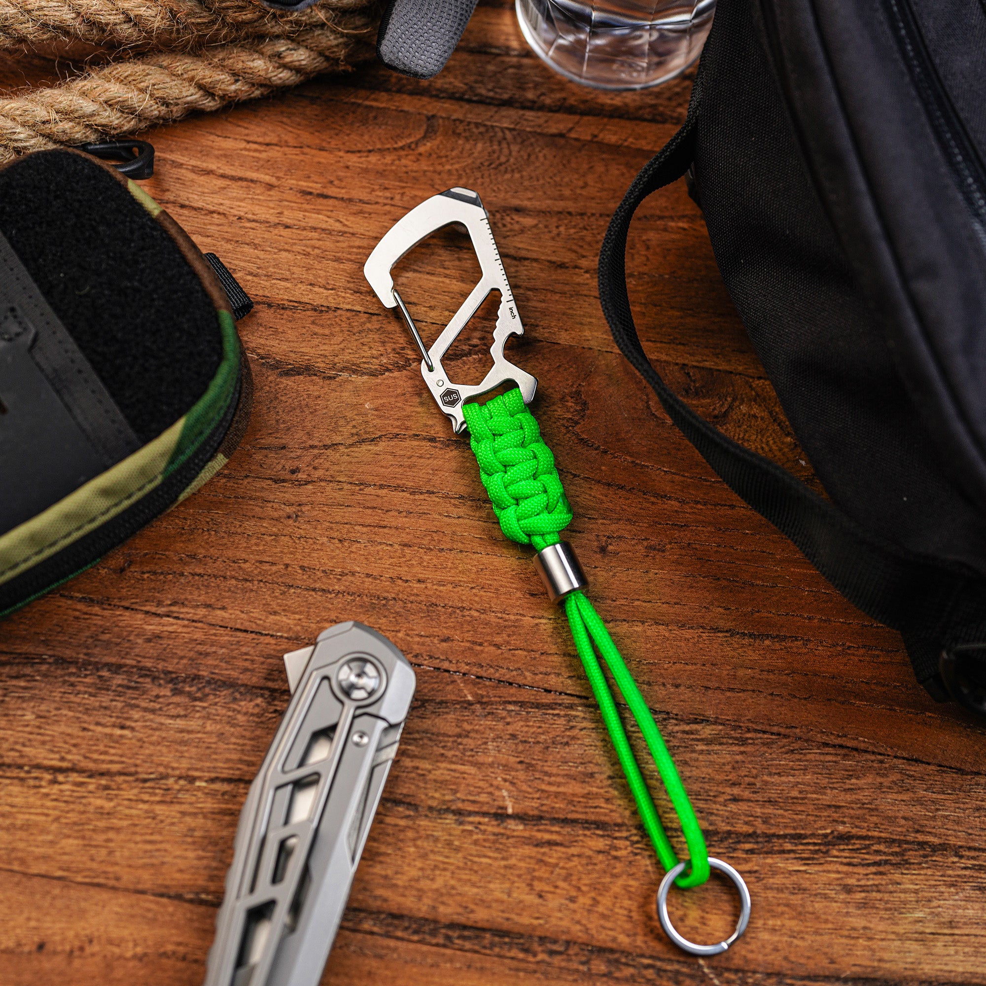 KC04 Paracord Keychain Carabiner Clip