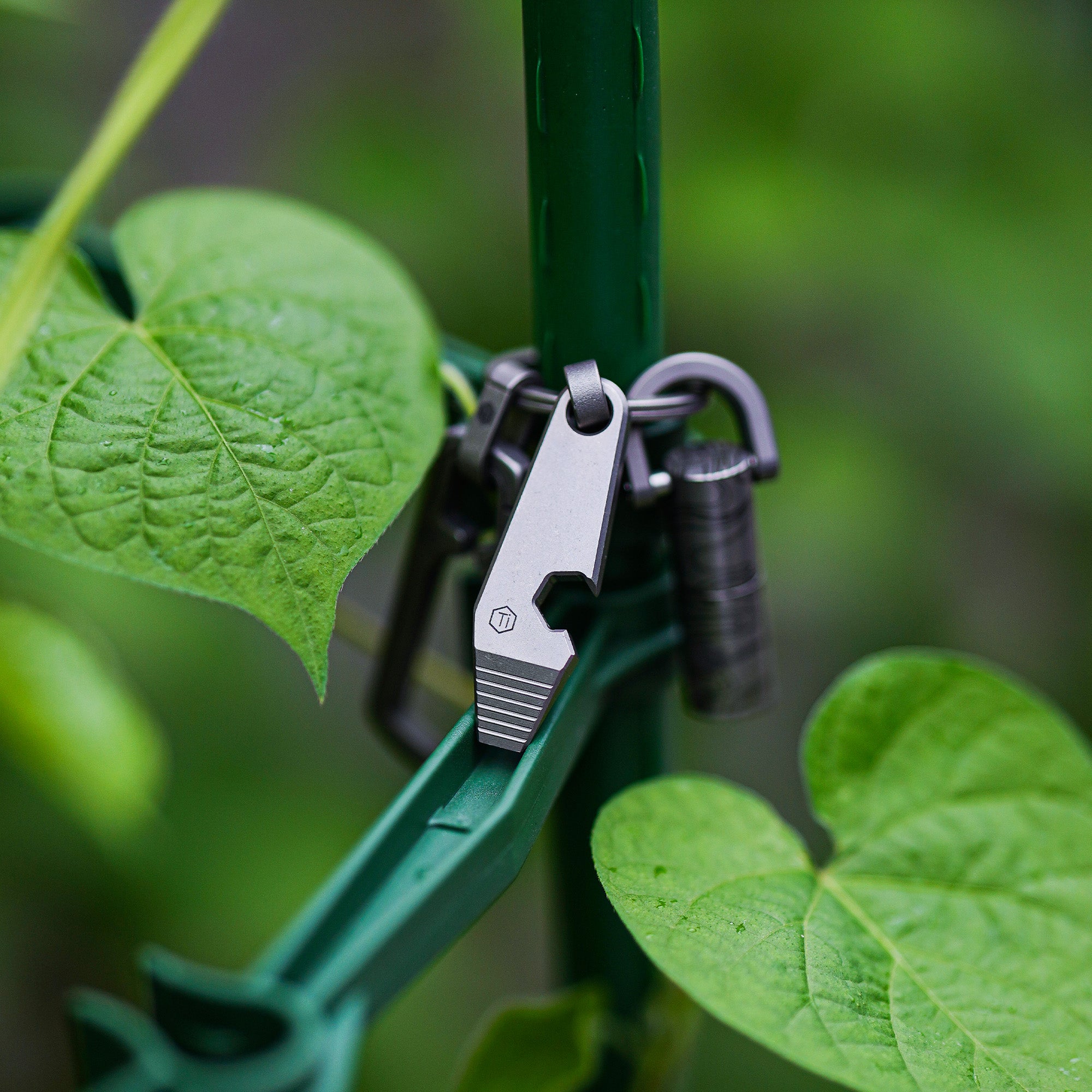 KR01 Titanium EDC Pry Bar Multitool