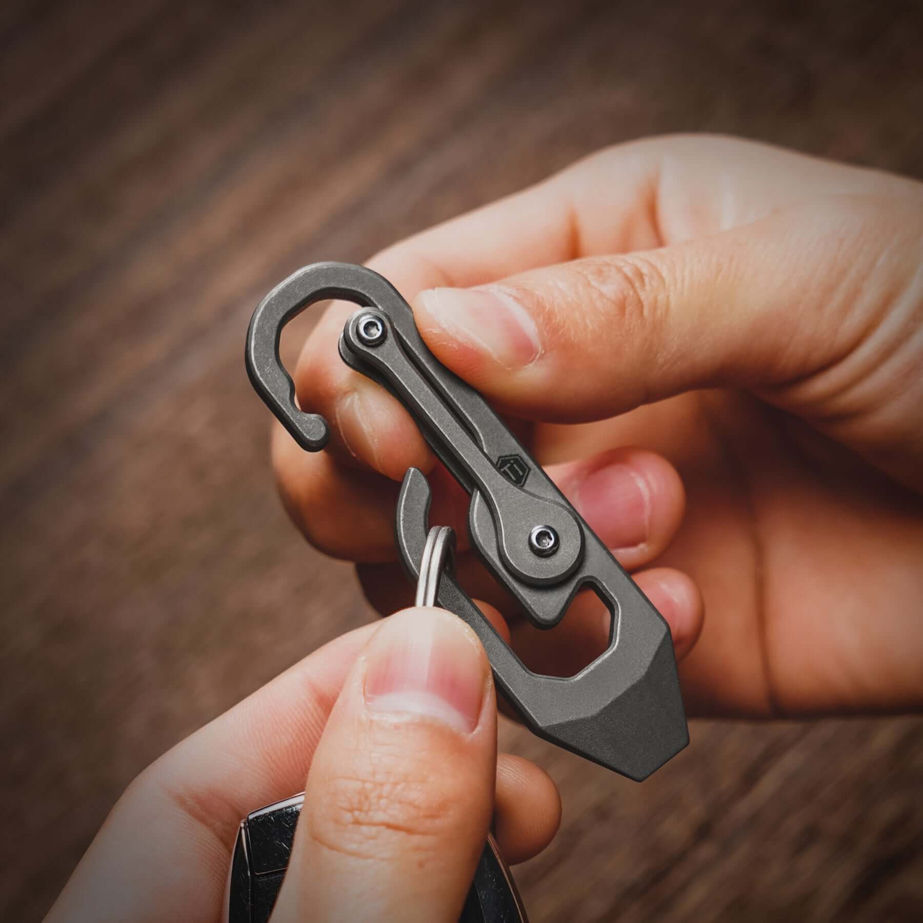 KU04 Titanium Carabiner
