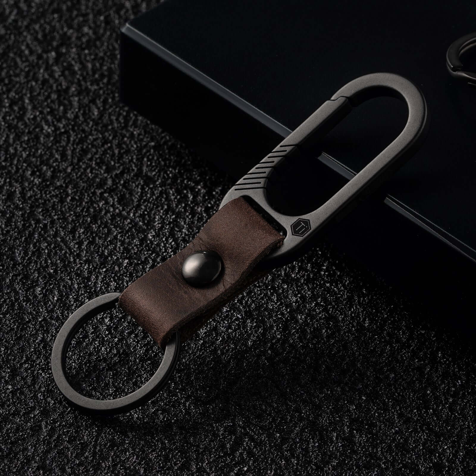 KM02 Titanium Alloy Keychain Clip with Leather (PVD BLACK)