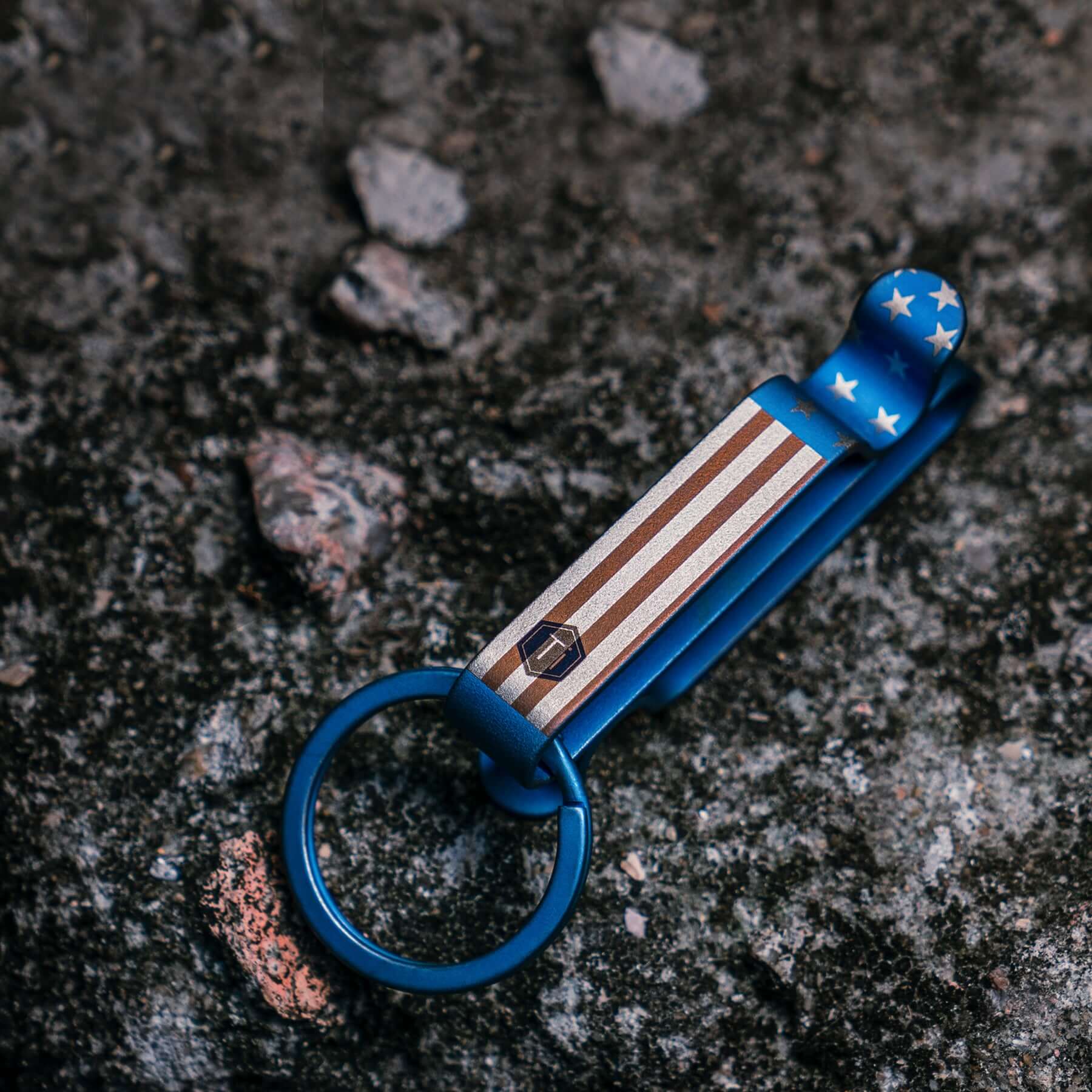 KM00 Titanium Alloy Keychain Belt Clip (Flag)