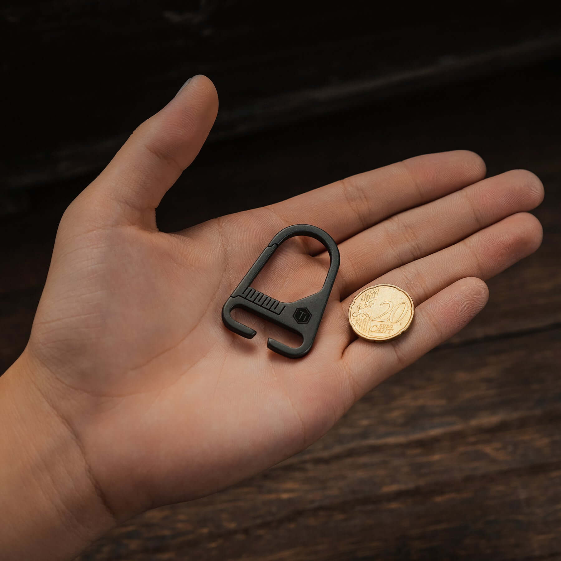 KB00 Titanium Carabiner Clip (BLACK)