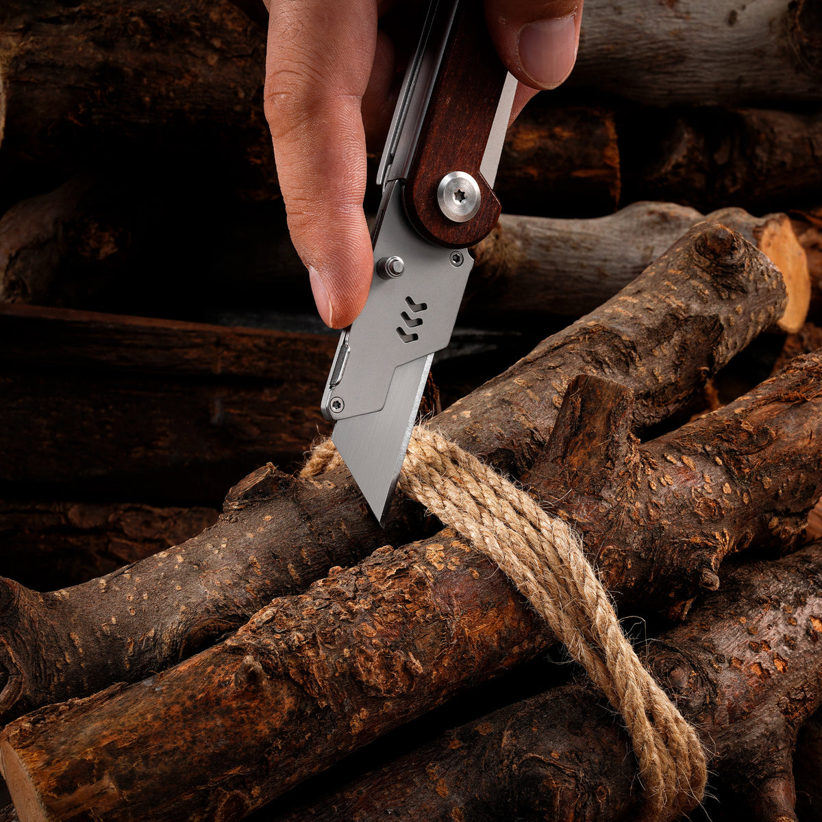 KCT00 3Cr13 folding blade used for everyday outdoor cutting tasks