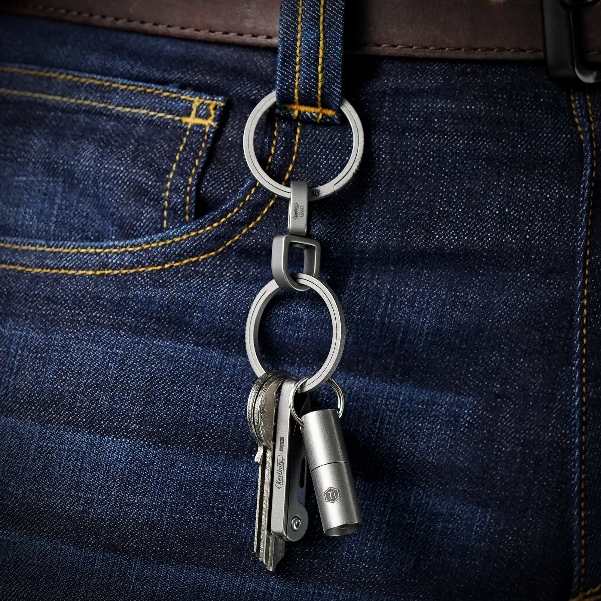 KA67 titanium swivel connector used with keys and EDC accessories
