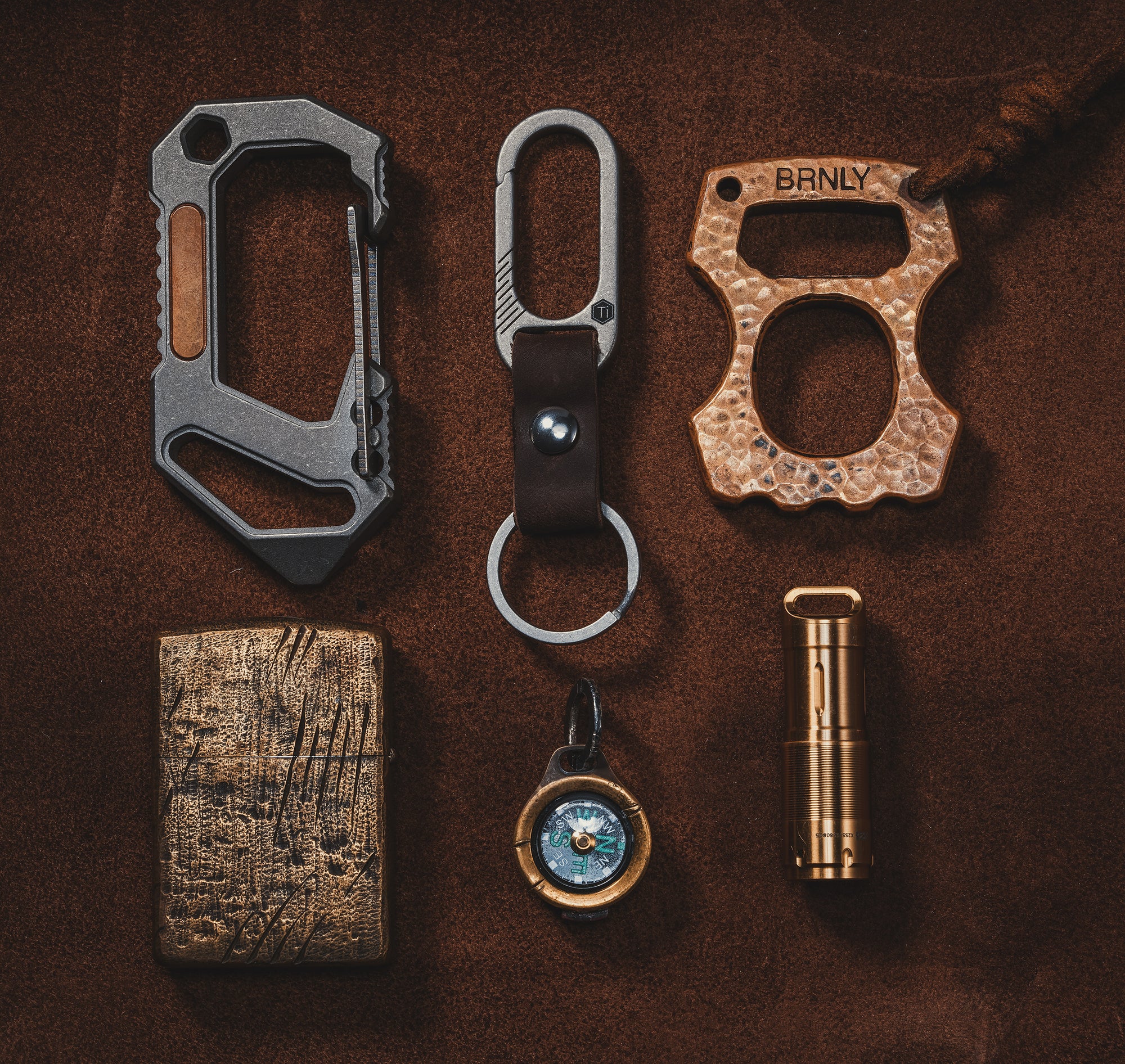 Experience Elegance and Durability with the KM02 Titanium Alloy Keychain Clip from KeyUnity