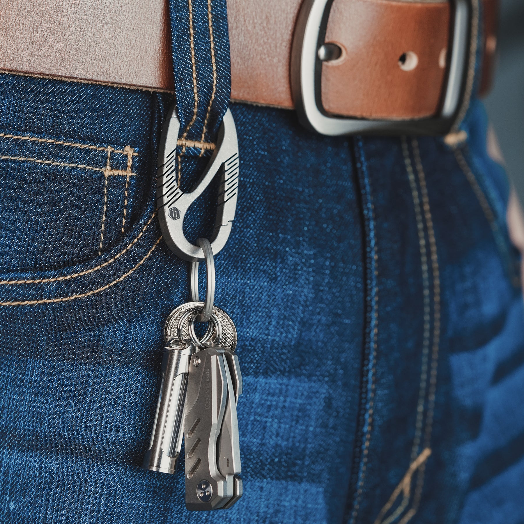 KeyUnity Double Side Carabiner Keychain Clip, KM11 Titanium Belt Key Holder  Clips for Car Keys or Small Tools, Gray 