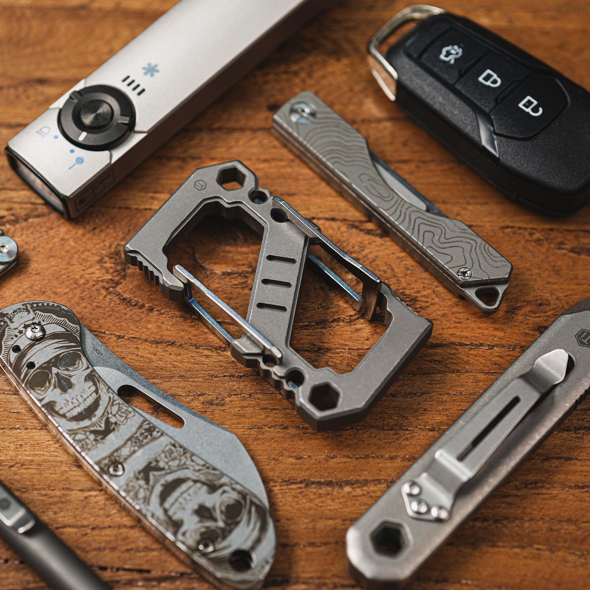 KU07 Titanium Multitool Carabiner